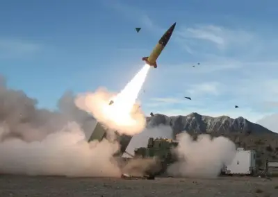 صفارات الإنذار تدوي في نهاريا وسقوط صاروخ بمنطقة مأهولة بكريات شمونة