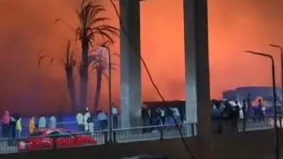 مدير أمن الجيزة يتفقد موقع حريق المنيب الهائل ويشرف على عمليات الإخماد