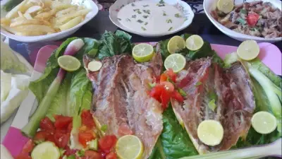 مغامرة خطيرة: استشاري أمراض باطنية يحذر من تناول الفسيخ قد يؤدي لتسمم غذائي