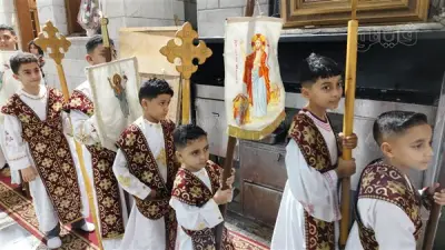 شمامسة الأطفال يخطفون الأنظار ببراءتهم في قداس عيد القيامة بكنيسة الأنبا بيشوي ببورسعيد