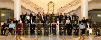 وزير الدفاع يكرم عدداً من القادة الذين أوفوا العطاء بالقوات المسلحة