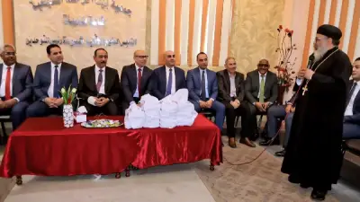 محافظ سوهاج يشارك أطفال «بيت الرحمة» المسيحية فرحتهم بعيد القيامة المجيد