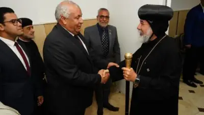 محافظ مطروح يهنئ الأنبا كاراس بعيد القيامة: فرصة لتعزيز قيم المحبة والسلام