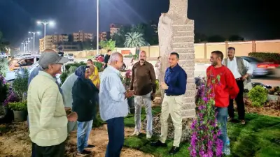 محافظ أسوان يتفقد أعمال التطوير والتجميل في ميادين طريق السادات الحيوي