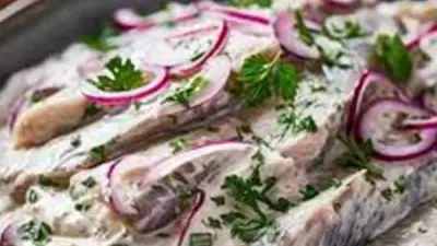 الطريقة الأساسية لتحضير سلطة الرنجة بالطحينة في شم النسيم