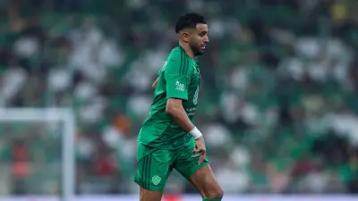 رياض محرز يُشعل حماس جماهير الأهلي السعودي بتصرف مفاجئ قبل مواجهة الدحيل القطري