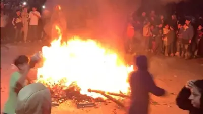 الأمن يمنع حرق دمية 