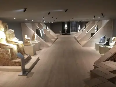 سيناريو عرض يحاكي لحظة اكتشاف قاعة الخبيئة بمتحف الأقصر بعد تطويرها