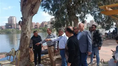 محافظ الدقهلية يتفقد نظافة شوارع المنصورة وحديقة شجرة الدر استعداداً لشم النسيم