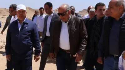 وزيرا النقل والكهرباء يتفقدان جبل الجلالة لبدء مشروع طاقة الرياح العملاق