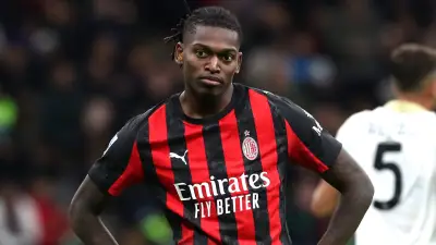 ميلان يدرس بيع رافائيل لياو بعد تراجع أدائه وتجميد مفاوضات التجديد