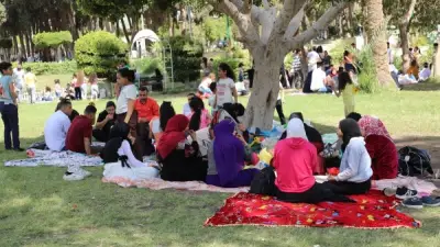 احتفالات شم النسيم تزدهر في حديقة الأزهر وسط إقبال عائلي كبير