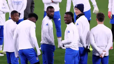 ريال مدريد يواجه أزمة مزدوجة: إقصاء أوروبي واقتراب رحيل ديفيد ألابا