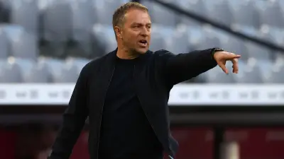 فليك يفرض تأجيل اجتماعات الانتقالات حتى تتويج برشلونة بالليجا رسمياً