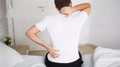 أخصائي تغذية علاجية يكشف عن وضعية نوم مثالية لتخفيف آلام الظهر والعضلات