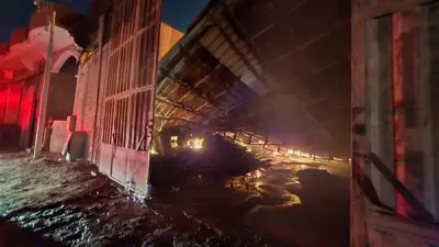 محافظ القليوبية يكرم سائقي لودرات ساهما في فتح طريق لموقع حريق مصانع بالقناطر الخيرية