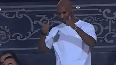 لقطات إنسانية تخطف الأنظار.. شيكابالا يوزع المياه وحازم إمام يرقص مع جماهير الزمالك