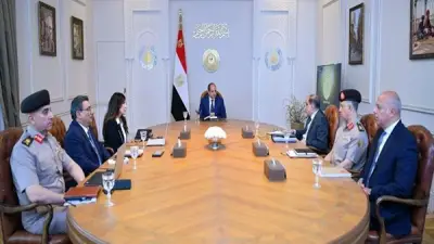 السيسي يوجه بوضع جداول زمنية محددة لإنهاء مشروعات الإسكان ويؤكد أولوية محطات الصرف في حياة كريمة