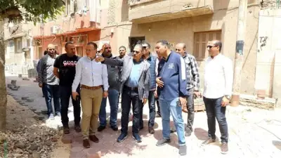 محافظ الشرقية يتفقد أعمال تركيب الإنترلوك في منطقة أبوالريش بالزقازيق