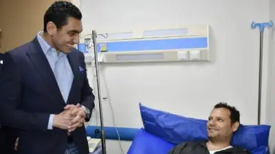 وزير الشباب والرياضة يزور عامل نظافة مصاب في نادي شيراتون ويؤكد الدعم الكامل