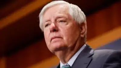 ليندسي جراهام يطالب ترامب برد صارم على إيران بعد إغلاق مضيق هرمز