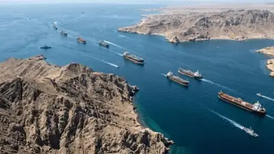 إيران تعلن أولوية السفن الدافعة رسوماً في هرمز وتحذر من إغلاقه رداً على الحصار البحري