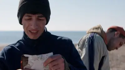 فيلم Dead Dogs Don’t Bite يسلط الضوء على فساد النفوس عبر عالم النفايات في مهرجان إسطنبول