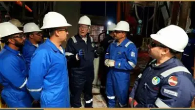 وزير البترول يبيت مع عمال الوردية الليلية في الصحراء الغربية خلال تفقد موقع الحفار EDC 73