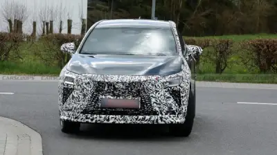 تسريب صور لكزس NX المحدثة 2026 تكشف عن تصميم هجومي وتقنيات متطورة