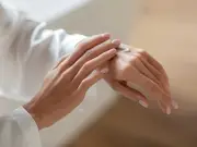 10 نصائح ذهبية لحماية بشرتك من الجفاف في فصل الصيف