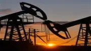 ارتفاع العقود الآجلة لخام برنت إلى 103 دولارات للبرميل وسط بيانات أمريكية