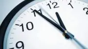 مواعيد غلق المحلات بعد التوقيت الصيفي: هل تظل الساعة 11 مساءً؟