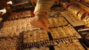 تراجع أسعار الذهب في مصر: عيار 21 يسجل 7130 جنيها وعيار 24 يهبط إلى 8149 جنيها