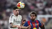 زلزال دوري الأبطال يشعل الليجا: برشلونة يخشى الانهيار والريال يطارد الريمو
