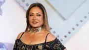 ليلى علوي تتألق بإطلالة فرعونية في افتتاح مهرجان أسوان الدولي لسينما المرأة