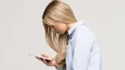 عادات يومية شائعة تدمر وضعية الجسم وتسبب آلام الرقبة والظهر بشكل صامت