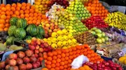 ارتفاع أسعار الفراولة والكنتالوب وانخفاض البرتقال والجوافة في سوق العبور اليوم