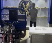 سقوط سارق حقيبة سيدة باستخدام تروسيكل في القليوبية