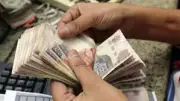 حكم زكاة المال المدخر للحج قبل السفر وبعده