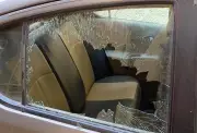 ضبط شخص حطم زجاج سيارة وسرق محتوياتها بالجيزة