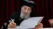 البابا تواضروس يدون كلمة مؤثرة بخط يده في الكنيسة السريانية بإسطنبول