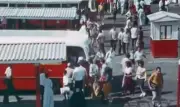 كيف كانت الحياة في شوارع القاهرة نهاية السبعينيات؟ فيديو نادر