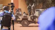 فرنسا تحث رعاياها على مغادرة مالي فوراً بعد هجمات الجماعات المسلحة
