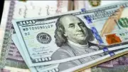 استقرار نسبي للدولار في البنوك المصرية مع توقعات بمواصلة الضغوط