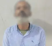 ملابس تهدد موظفين بالعزل في واقعة غريبة تثير الجدل