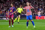أتلتيكو مدريد يطالب بتوضيحات من لجنة الحكام بسبب تضارب المعايير في المباريات