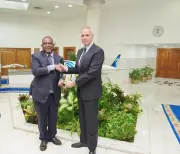 رئيس مصر للطيران: نحرص على المشاركة في مبادرات وبرامج التعاون بين الشركات الإفريقية