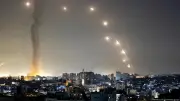 وزيرة خارجية بريطانيا ترفض سيطرة إيران على مضيق هرمز وتطالب بوقف إطلاق النار في لبنان