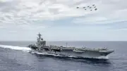 إيران توقف مدمرة أمريكية عند مضيق هرمز وتجبرها على العودة في خضم المفاوضات