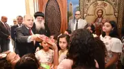 محافظ الغربية يوزع هدايا الرئيس السيسي على الأطفال في الكنائس احتفالاً بعيد القيامة المجيد